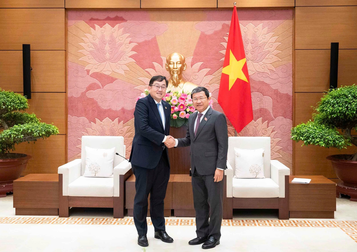 Chủ nhiệm Ủy ban Đối ngoại Vũ Hải Hà với Đại sứ Malaysia tại Việt Nam Dato' Tan Yang Thai