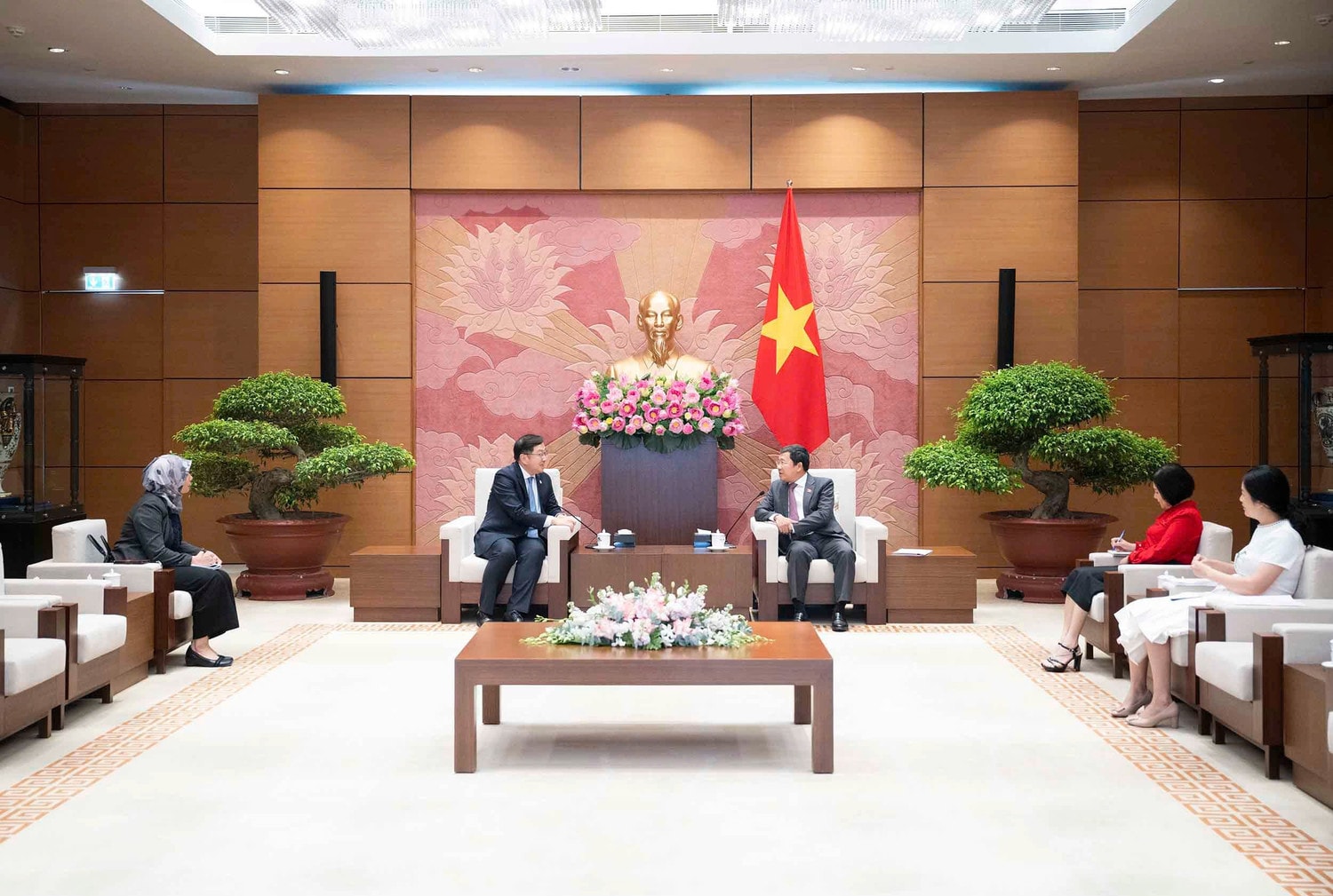 Quang cảnh cuộc tiếp