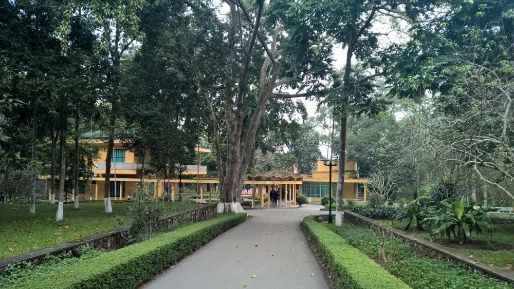 Khu Di tích K9 thể hiện rõ nét phong cách sống gần gũi, hòa mình vào thiên nhiên của Bác Hồ. Ảnh: Hanoi.gov.vn