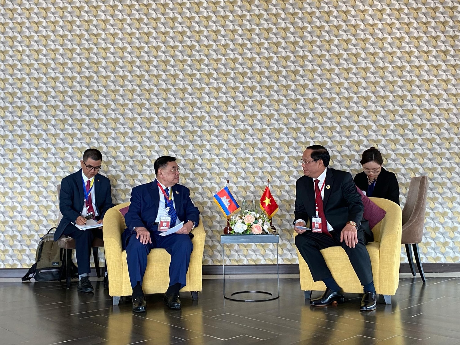 Phó Chủ tịch Quốc hội, Thượng tướng Trần Quang Phương với Phó Chủ tịch Thứ nhất Quốc hội Campuchia Kittisethabindit Cheam Yeap