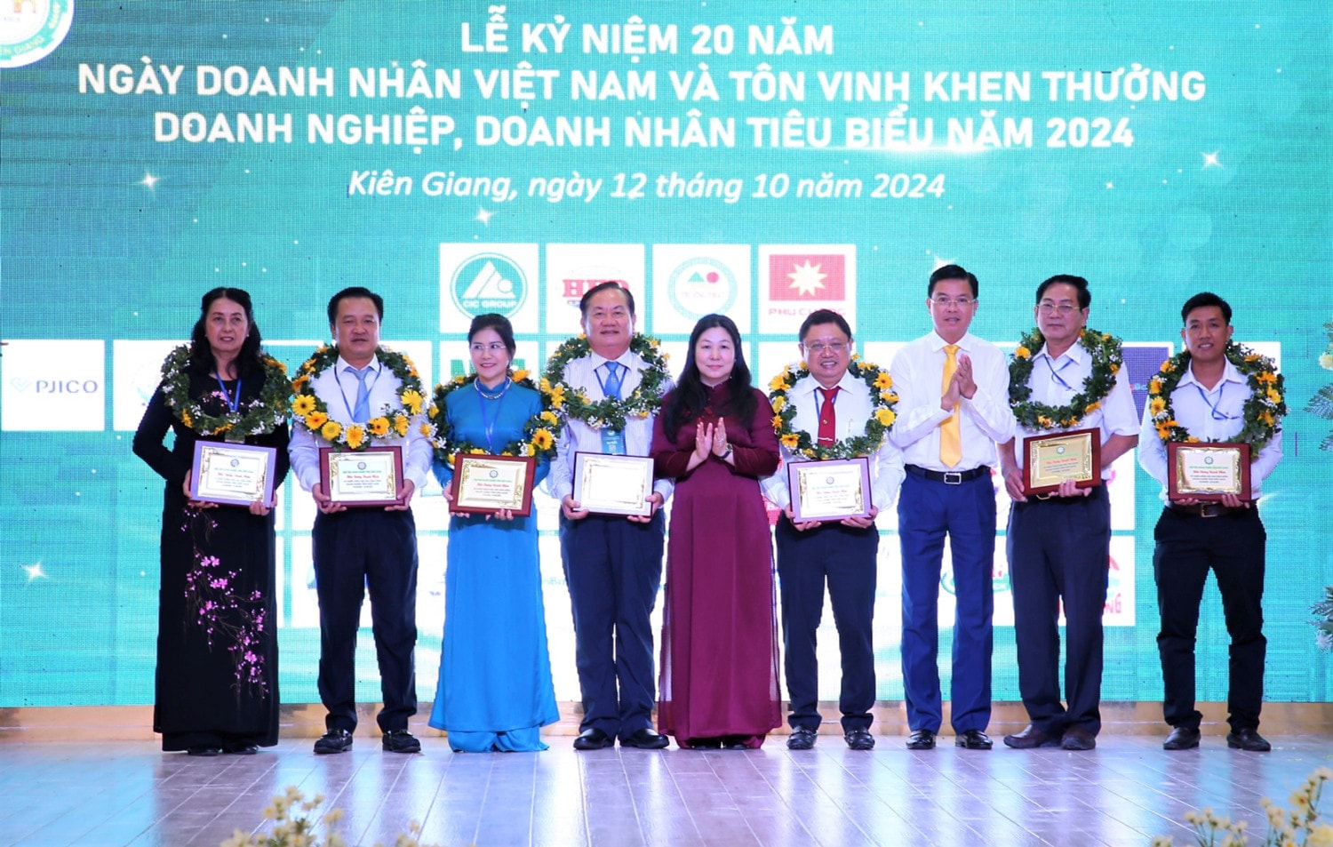 cac-doanh-nghiep-tieu-bieu-995.jpg