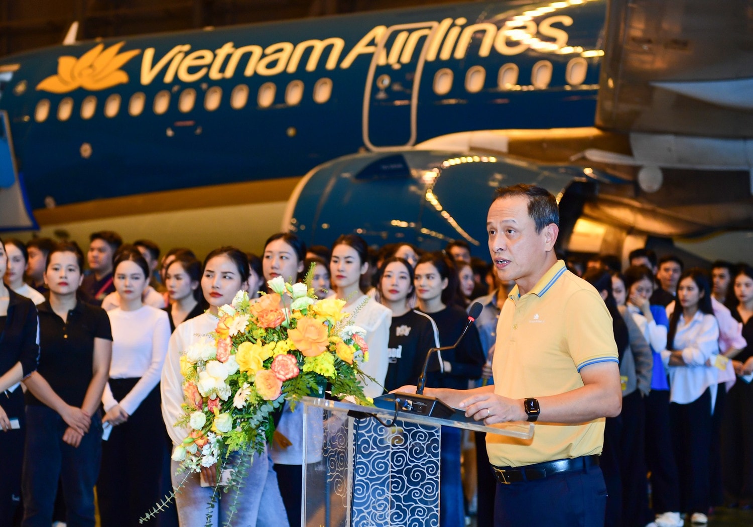 anh-2-tong-giam-doc-vietnam-airlines-le-hong-ha-tham-gia-chi-dao-va-giam-sat-tai-su-kien-anh-vna-1757.jpg