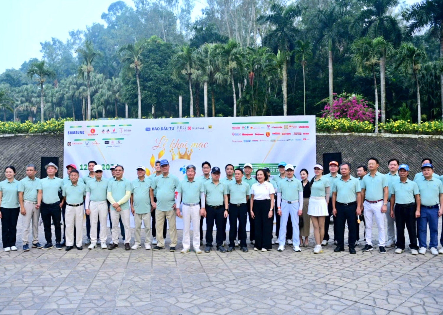 Với sự tham gia của 250 golfer, giải golf tiếp tục dành những suất học bổng ý nghĩa tặng cho học sinh, sinh viên có hoàn cảnh khó khăn