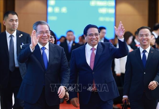 Thủ tướng Phạm Minh Chính và Thủ tướng Trung Quốc Lý Cường. Ảnh: Dương Giang/TTXVN