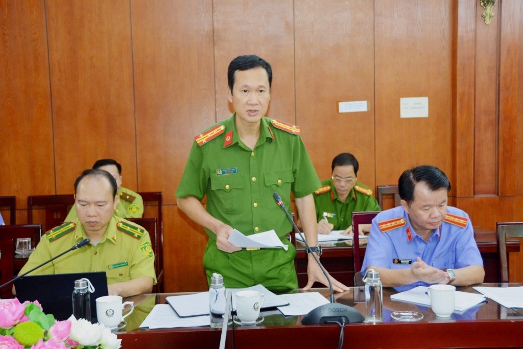 lanh-dao-cong-an-tinh-cao-bang-bao-cao-tai-buoi-giam-sat-5234.jpg