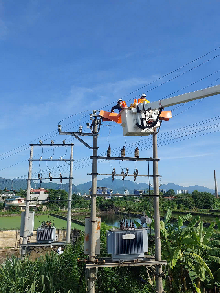 anh-2-cong-nghe-sua-chua-luoi-dien-ma-khong-can-cat-dien-dap-ung-nhu-cau-su-dung-dien-cua-nguoi-dan-anh-npc-4961.png
