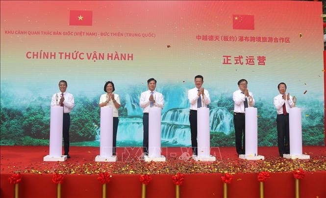 Ấn nút vận hành chính thức Khu cảnh quan thác Bản Giốc (Việt Nam) - Đức Thiên (Trung Quốc)