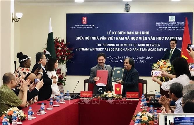 vna-potal-le-ky-bien-ban-ghi-nho-hop-tac-giua-hoi-nha-van-viet-nam-va-vien-van-hoc-pakistan-stand-1589.jpg