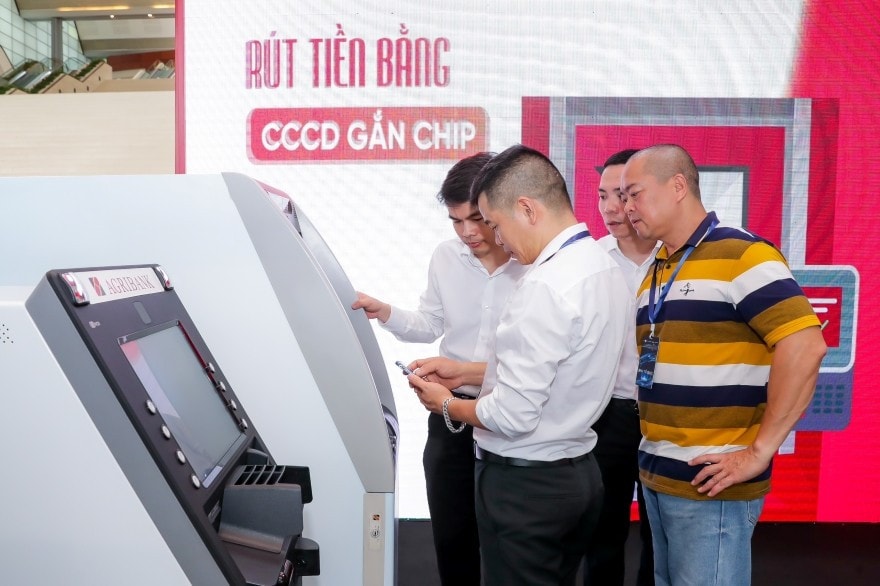 rut-tien-bang-can-cuoc-gan-chip-6395.jpg