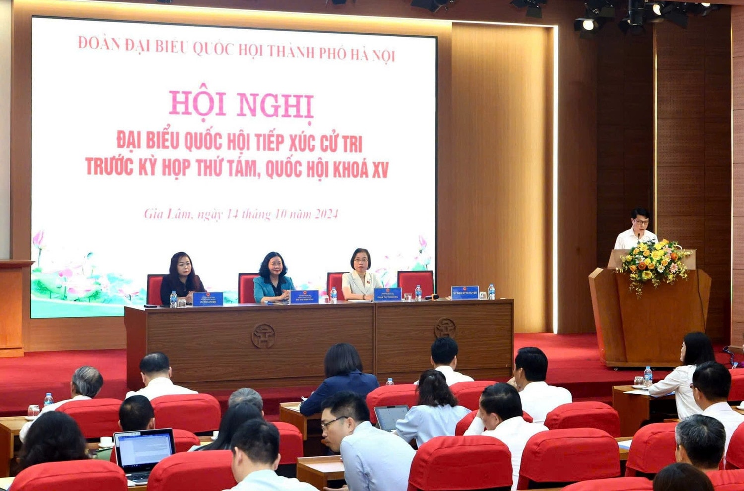 Toàn cảnh buổi tiếp xúc cử tri Đơn vị bầu cử số 4