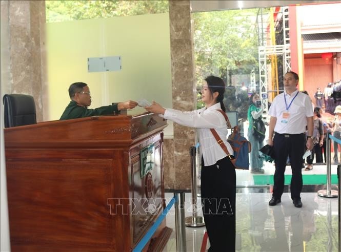 Du khách Trung Quốc nhập cảnh vào Việt Nam tham quan