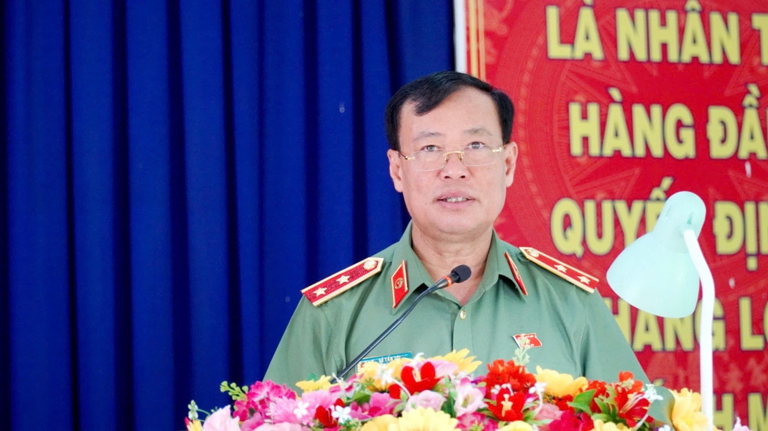 chu-nhiem-uy-ban-quoc-phong-va-an-ninh-trung-tuong-le-tan-toi-phat-bieu-953.jpg