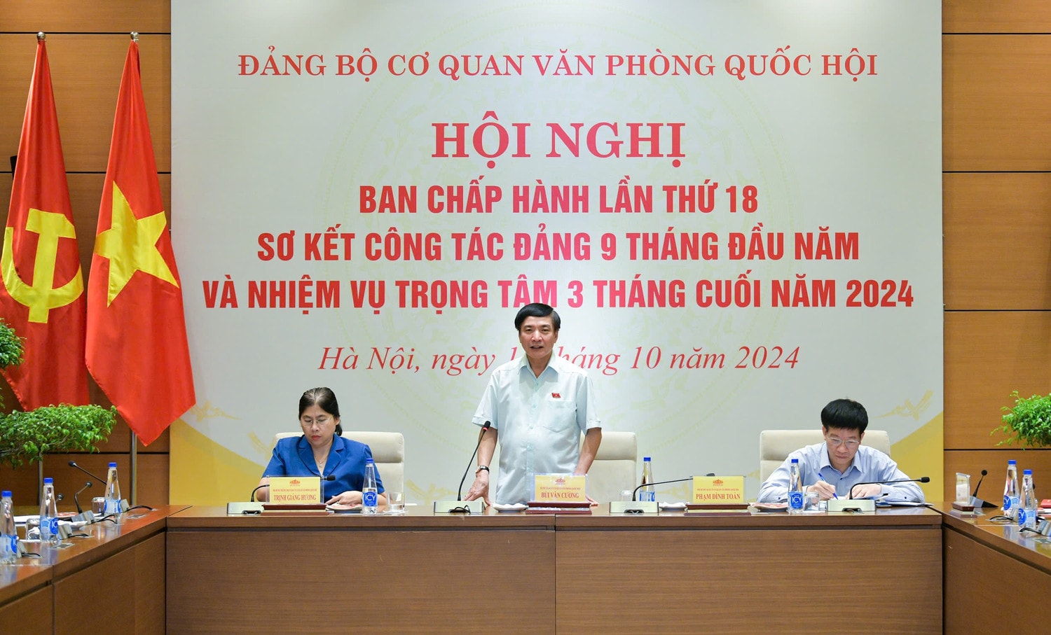 tong-thu-ky-quoc-hoi-bi-thu-dang-uy-co-quan-vpqh-chu-nhiem-vpqh-bui-van-cuong-phat-bieu-1-6864.jpg