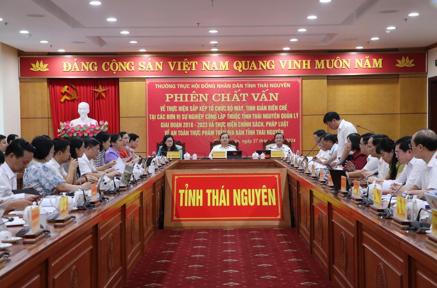Toàn cảnh phiên chất vấn của Thường trực HĐND tỉnh Thái Nguyên. Ảnh: N. Hạnh