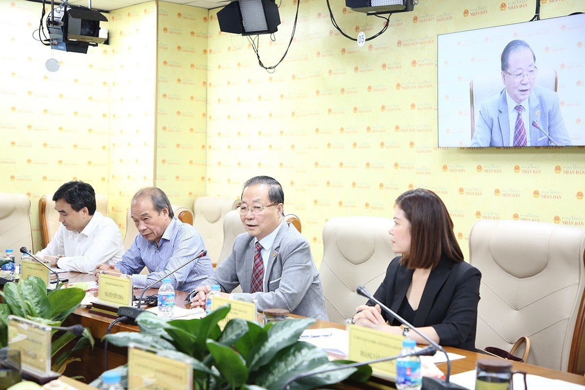Chủ tịch Hội Thẩm định giá Việt Nam Nguyễn Tiến Thỏa chia sẻ tại Tọa đàm “Cơ chế kinh doanh và an ninh năng lượng trong lĩnh vực xăng dầu”. Ảnh: Duy Thông