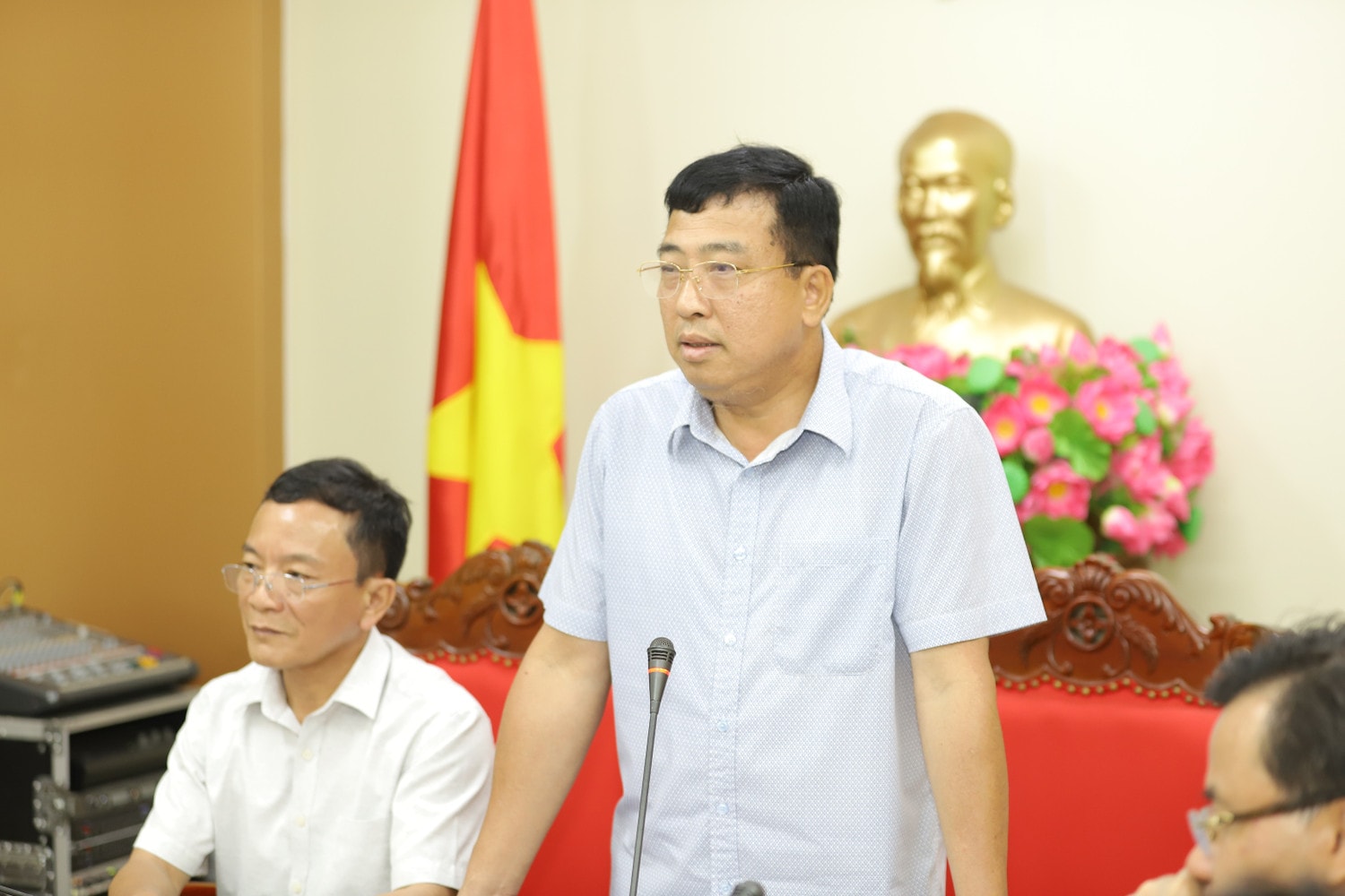 Phó Chủ tịch Thường trực HĐND tỉnh Trần Tú Anh phát biểu tại buổi làm việc