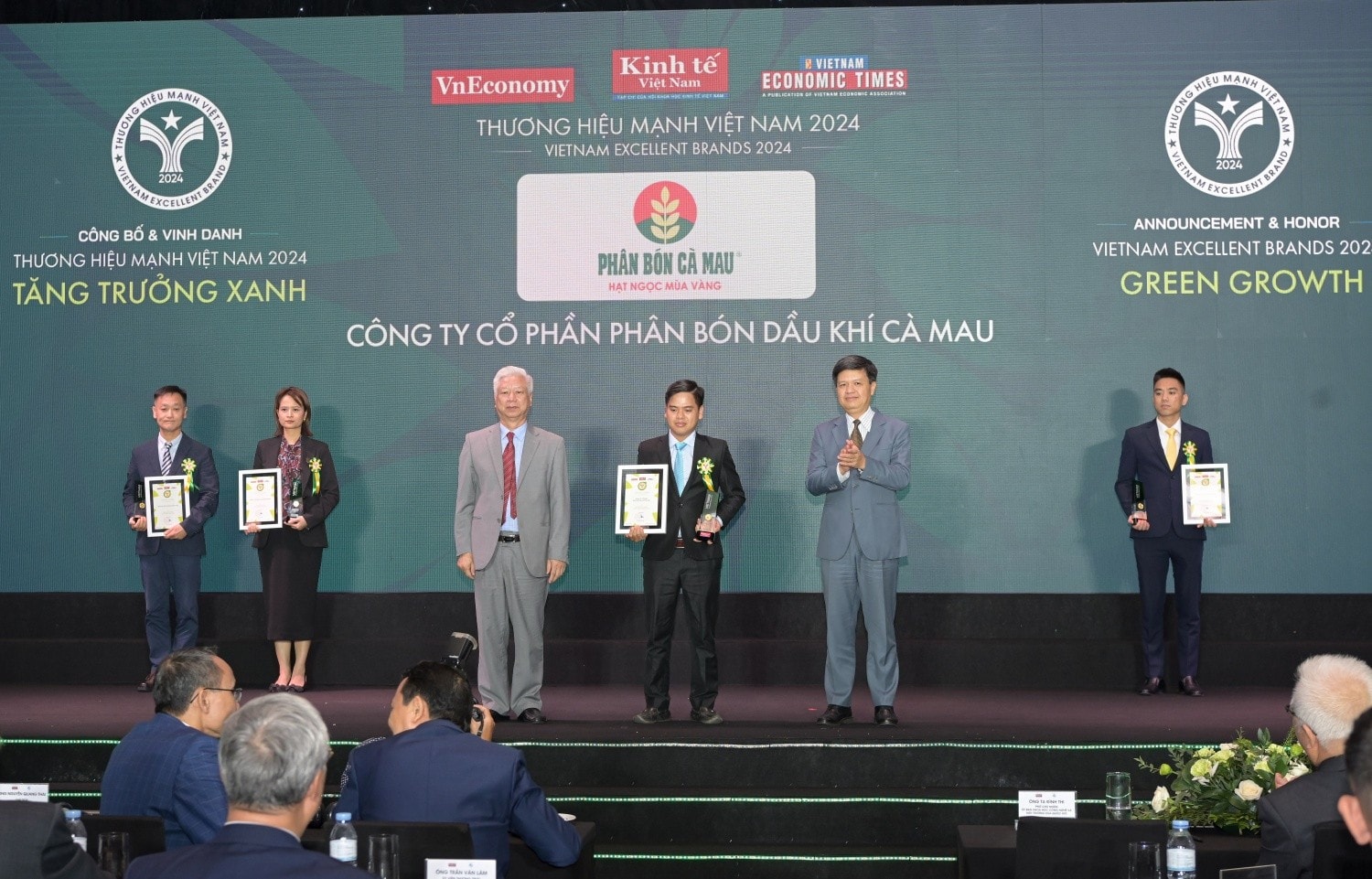 PVCFC được vinh danh Top 10 thương hiệu mạnh - tăng trưởng xanh 2024. Nguồn: PVCFC