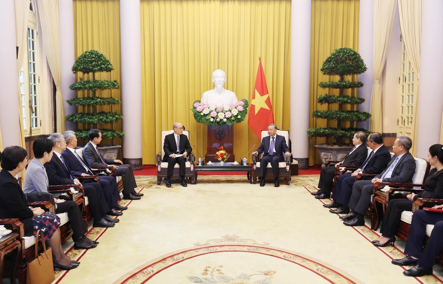 vna-potal-tong-bi-thu-chu-tich-nuoc-tiep-chanh-an-toa-an-nhan-dan-toi-cao-trung-quoc-7658694-2399.jpg
