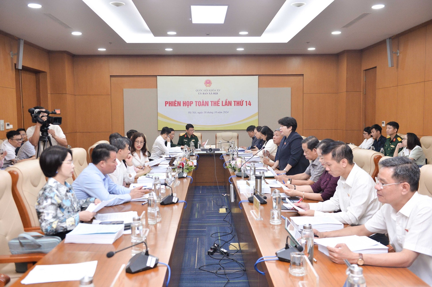 Toàn cảnh phiên họp