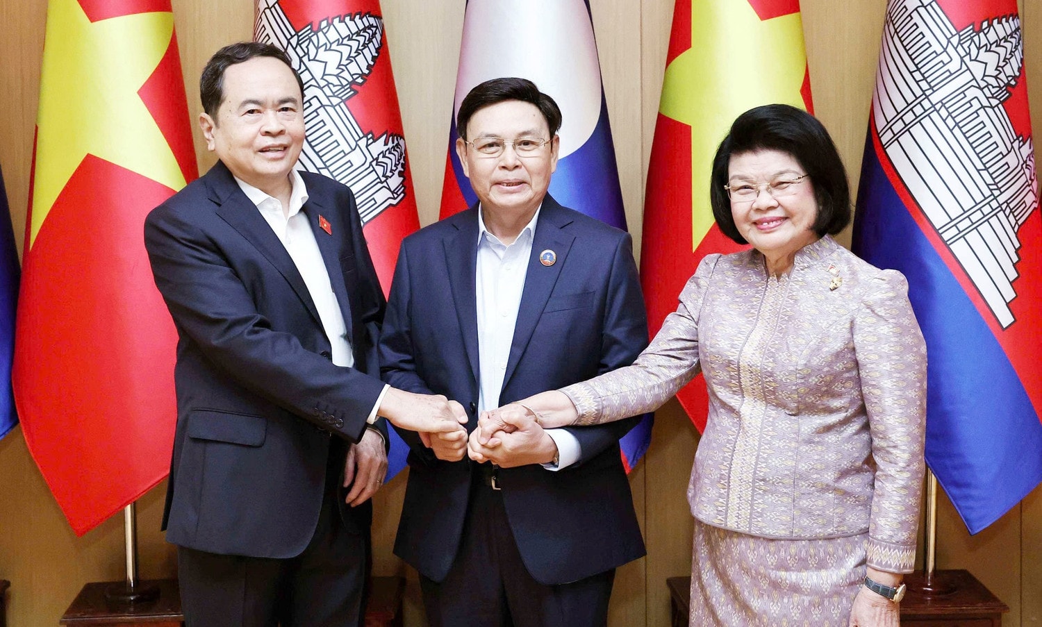 Chủ tịch Quốc hội Việt Nam Trần Thanh Mẫn, Chủ tịch Quốc hội Lào, Chủ tịch Liên nghị viện ASEAN (AIPA) Saysomphone Phomvihane và Chủ tịch Quốc hội Campuchia Samdech Khuon Sudary. Ảnh: Thống Nhất/TTXVN