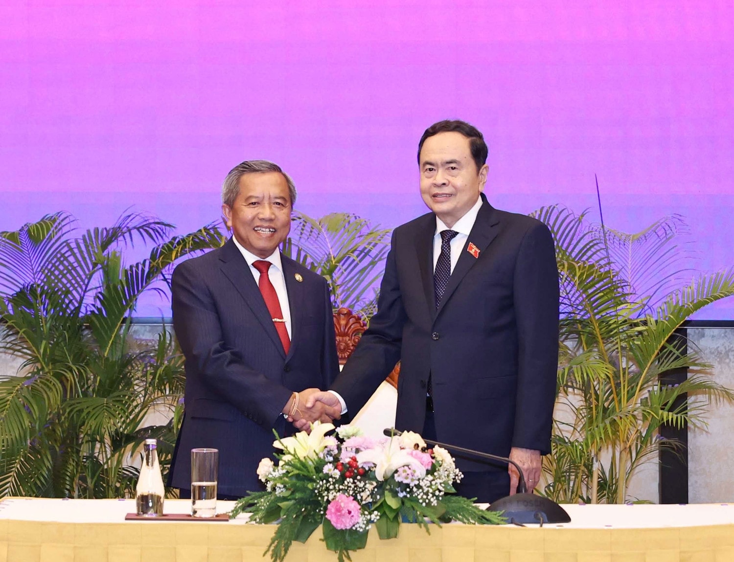 mat-tran-lao-a2-2863.jpg