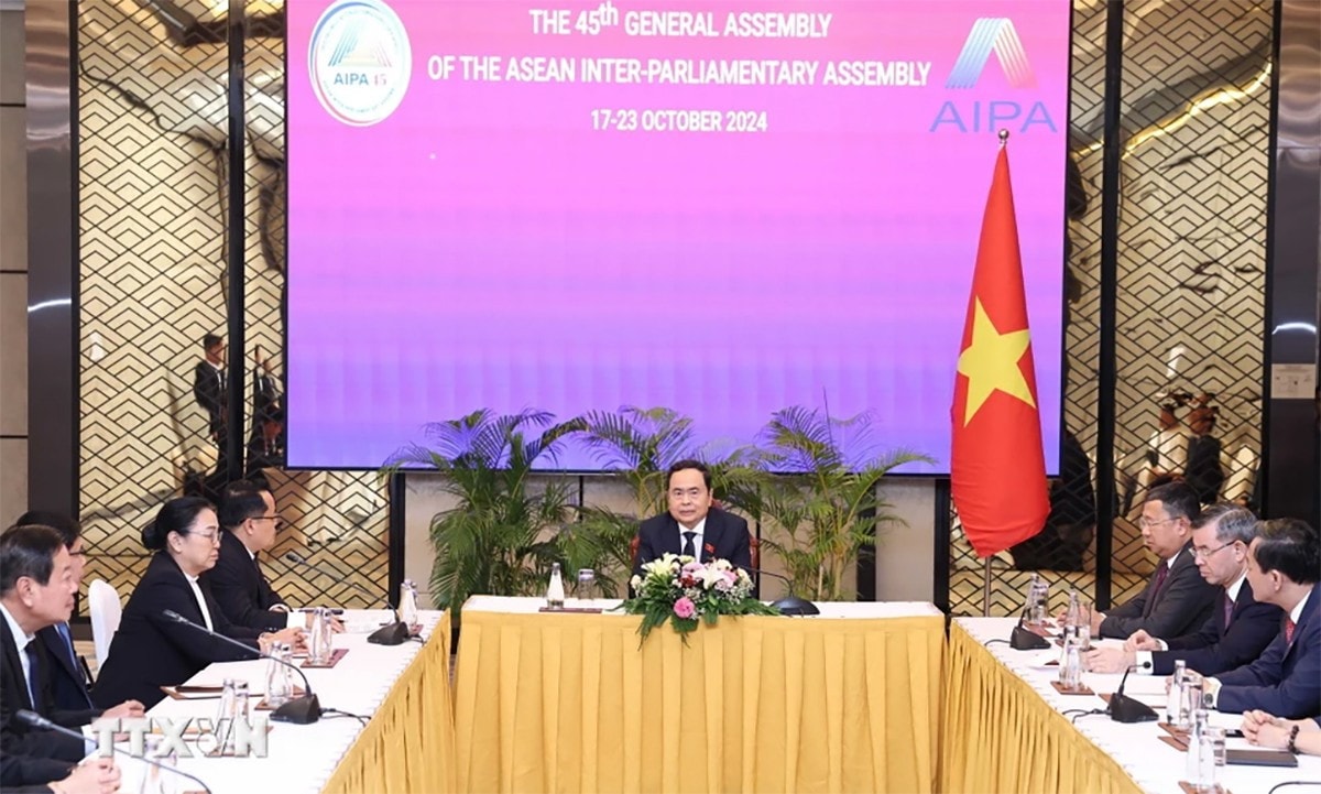 Chủ tịch Quốc hội Trần Thanh Mẫn tiếp Chủ tịch Kiểm toán Nhà nước Lào Viengthavisone Thephachanh. Ảnh: Thống Nhất/TTXVN