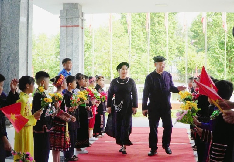 uy-vien-trung-uong-dang-bi-thu-tinh-uy-truong-doan-dbqh-tinh-bac-kan-hoang-duy-chinh-den-du-dai-hoi-9207.jpg