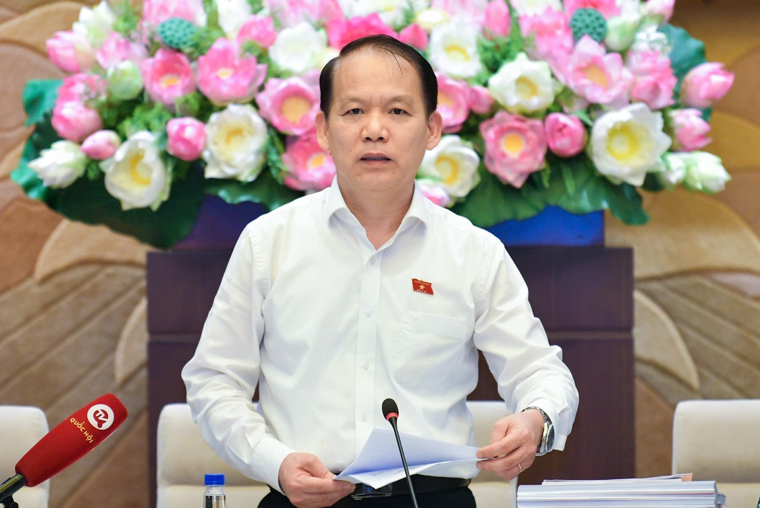 Chủ nhiệm Ủy ban Pháp luật Hoàng Thanh Tùng phát biểu tại phiên họp