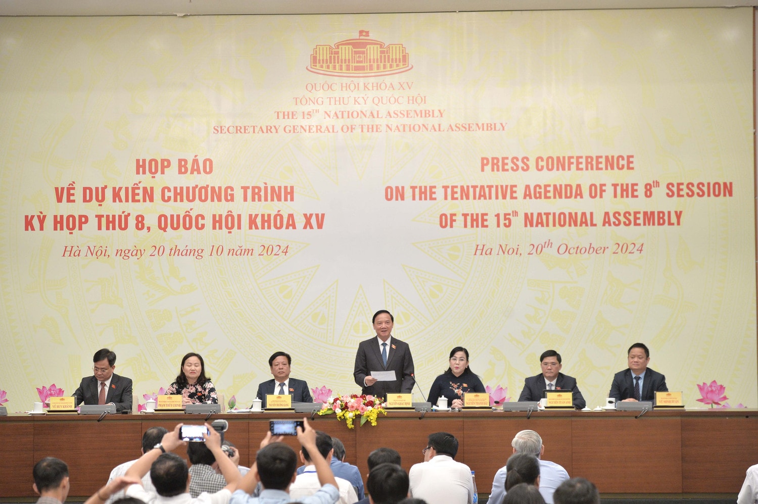 Phó Chủ tịch Quốc hội Nguyễn Khắc Định phát biểu tại họp báo. Ảnh: Hồ Long