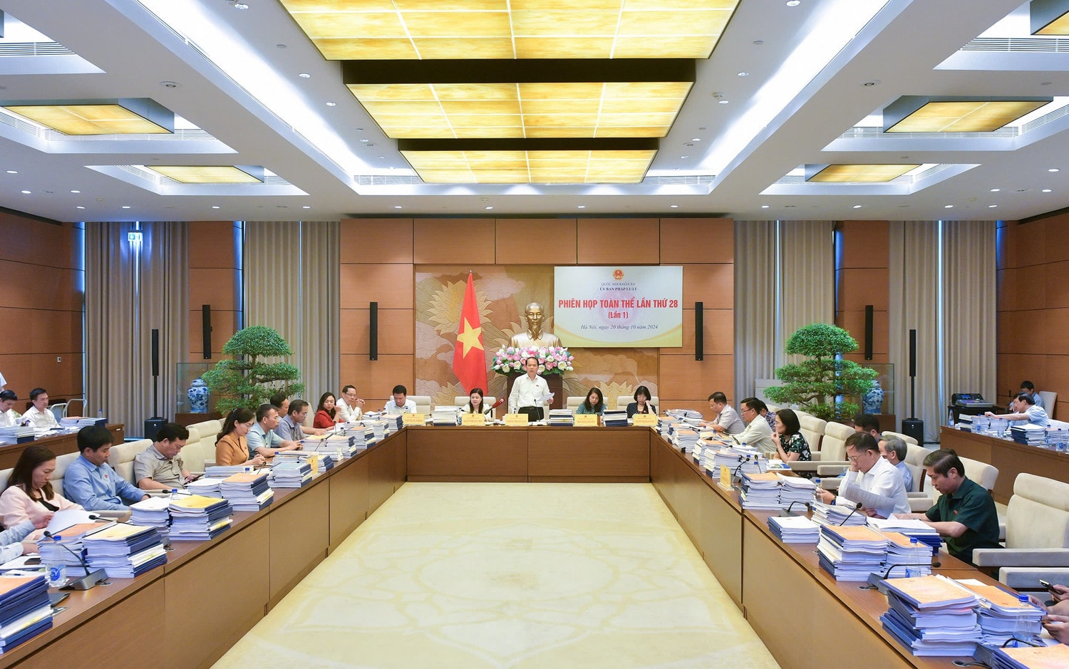 Toàn cảnh phiên họp