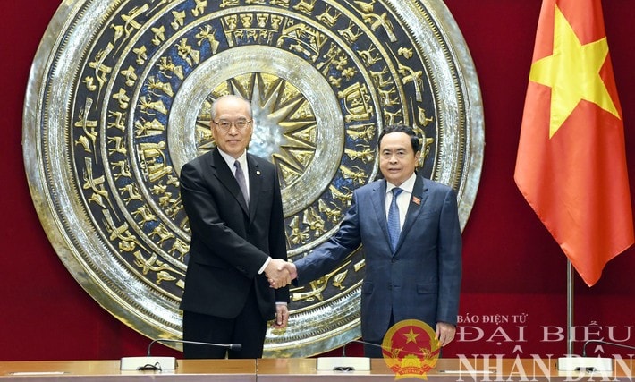 National Assembly (NA) Chairman Tran Thanh Man hosted a reception in Hanoi on October 20 for President and Chief Justice of the Supreme People's Court of China Zhang Jun. ctqh-4320-2674-4168.jpg