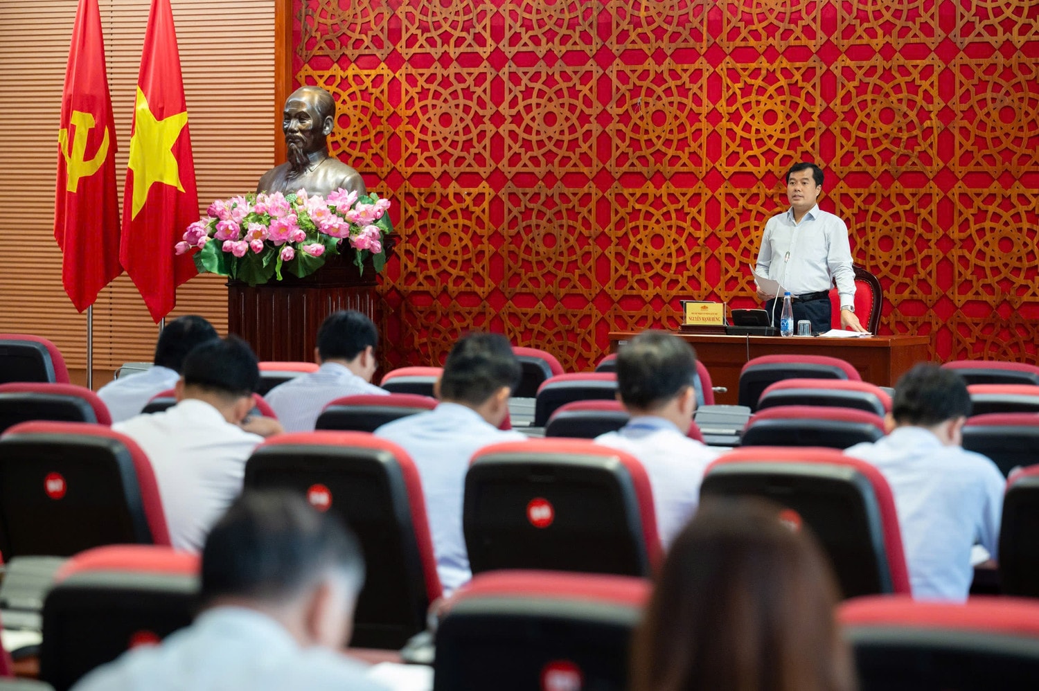 Quang cảnh cuộc làm việc