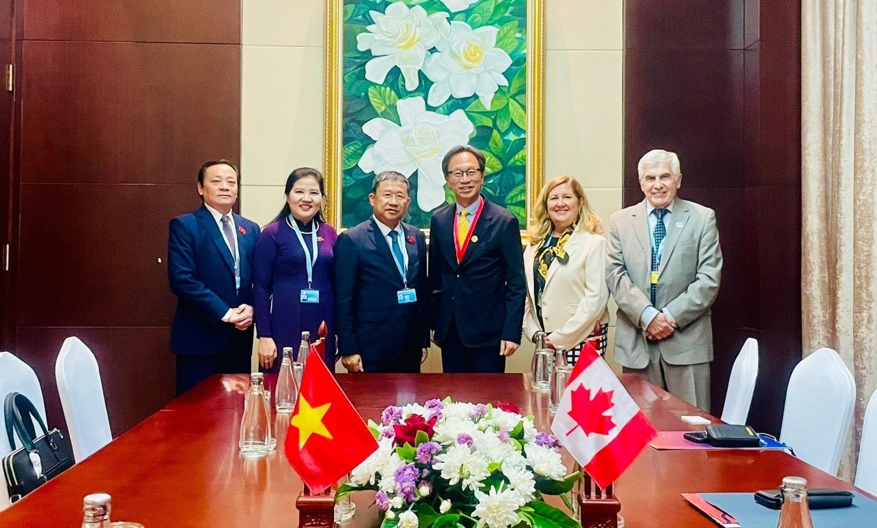Chủ nhiệm Ủy ban Đối ngoại Vũ Hải Hà và các đại biểu Quốc hội Việt Nam gặp gỡ các nghị sĩ Canada bên lề Đại hội đồng AIPA-45