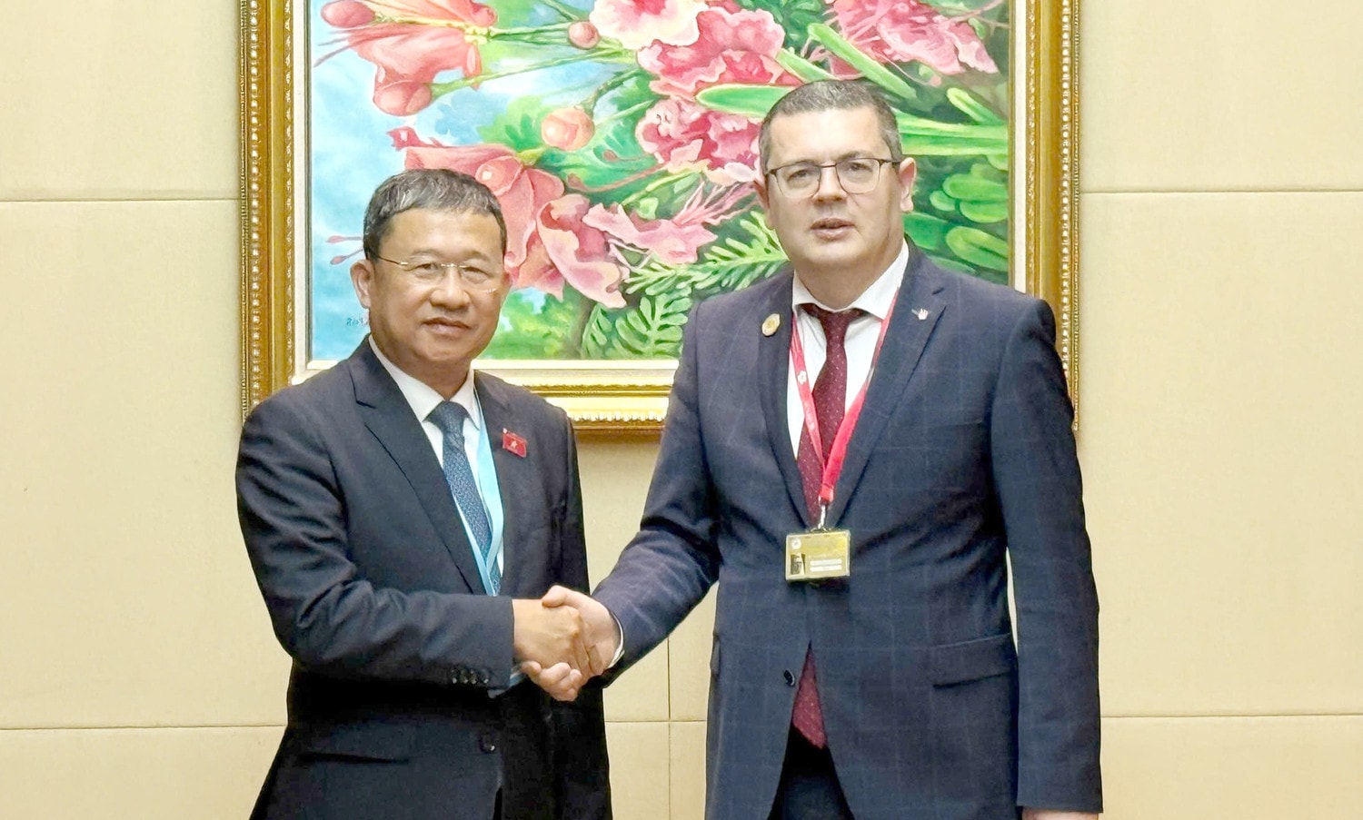 Chủ nhiệm Ủy ban Đối ngoại Vũ Hải Hà với Chủ nhiệm Ủy ban Chính sách đối ngoại và Hợp tác liên nghị viện, Trưởng đoàn đại biểu Quốc hội Ukraine tham dự AIPA-45 Oleksandr Merezhko