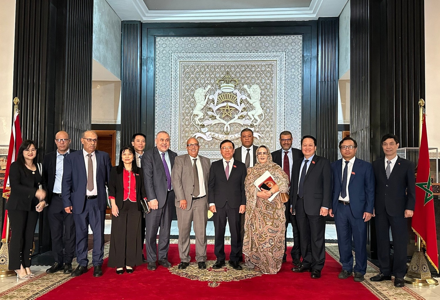 9-doan-lam-viec-voi-uy-ban-noi-vu-chinh-quyen-dia-phuong-nha-o-chinh-sach-do-thi-va-cac-van-de-hanh-chinh-cua-ha-vien-6220-4047.jpg