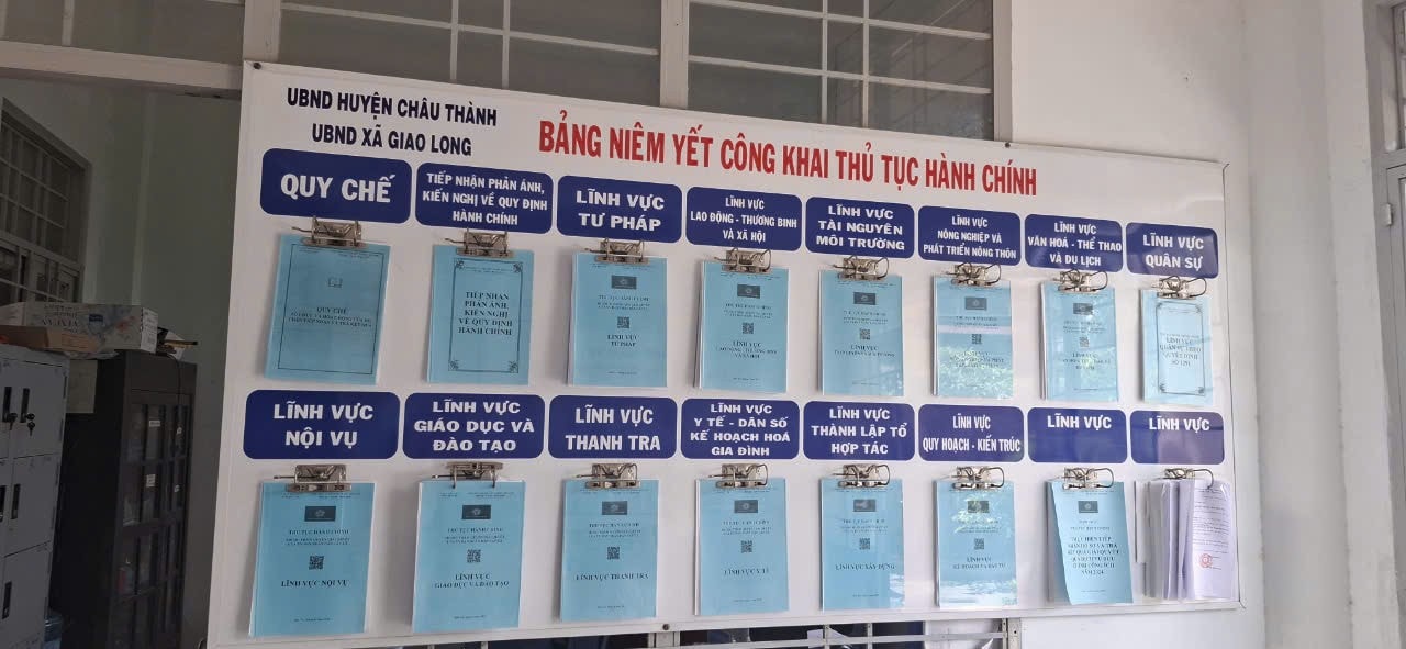 Kiểm tra thực tế tại trụ sở UBND xã Giao Long. Ảnh: Nguyễn Tâm