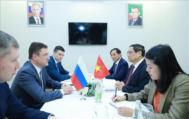 Thủ tướng Phạm Minh Chính tiếp Phó Thủ tướng Nga Alexander Novak. Ảnh: Dương Giang/TTXVN