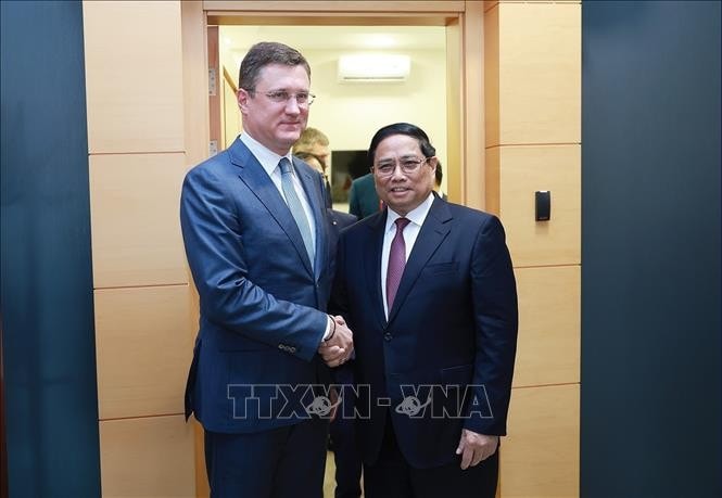 Thủ tướng Phạm Minh Chính tiếp Phó Thủ tướng Nga Alexander Novak. Ảnh: Dương Giang/TTXVN
