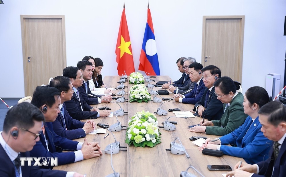 Thủ tướng Phạm Minh Chính gặp Tổng Bí thư, Chủ tịch nước Lào Thongloun Sisoulith. Ảnh: Dương Giang/TTXVN