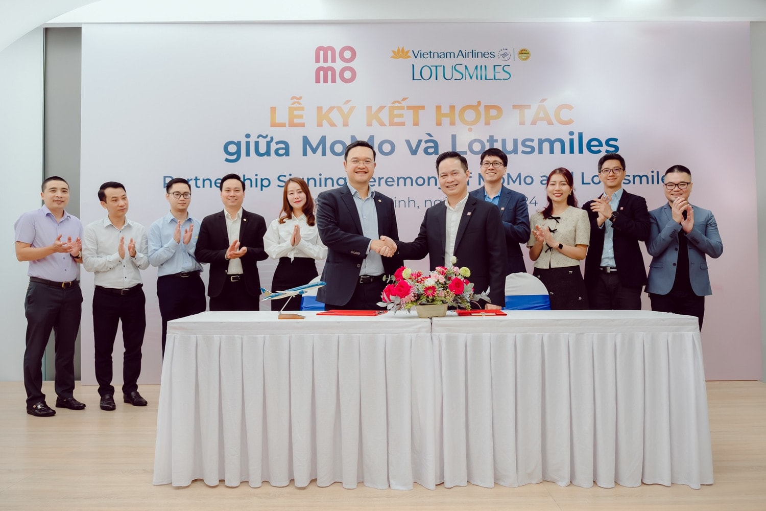 anh-1-vietnam-airlines-va-momo-bat-tay-lien-ket-doi-thuong-mang-den-nhieu-uu-dai-cho-khach-hang-anh-vna-7401-2968.jpg