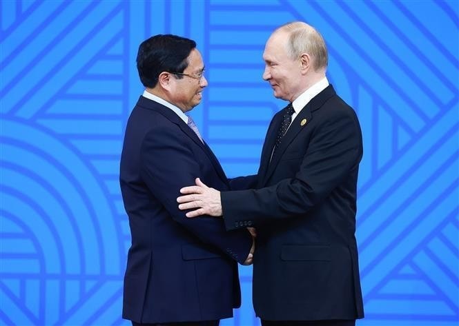 Russian President Vladimir Putin (R), Chair of BRICS 2024, welcomes Prime Minister Pham Minh Chinh. (Photo: VNA) Russian President Vladimir Putin (R), Chair of BRICS 2024, welcomes Prime Minister Pham Minh Chinh. (Photo: VNA)