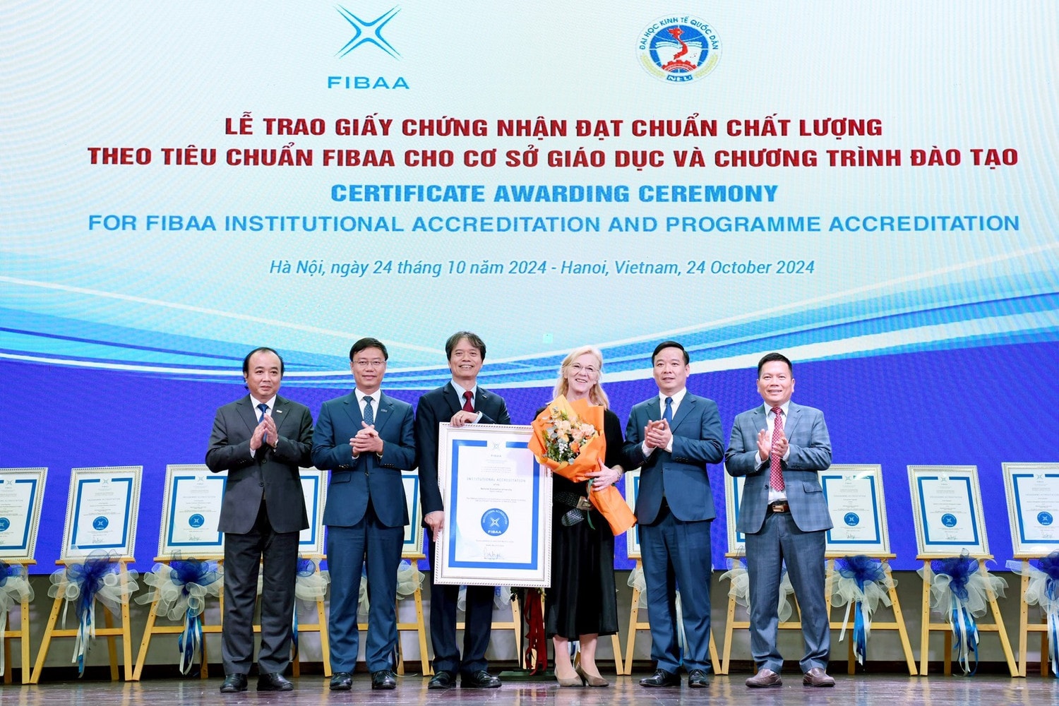 Trường Đại học Kinh tế Quốc dân nhận chứng nhận đạt chuẩn chất lượng cơ sở giáo dục và 15 chương trình đào tạo của Tổ chức kiểm định chất lượng giáo dục quốc tế FIBAA