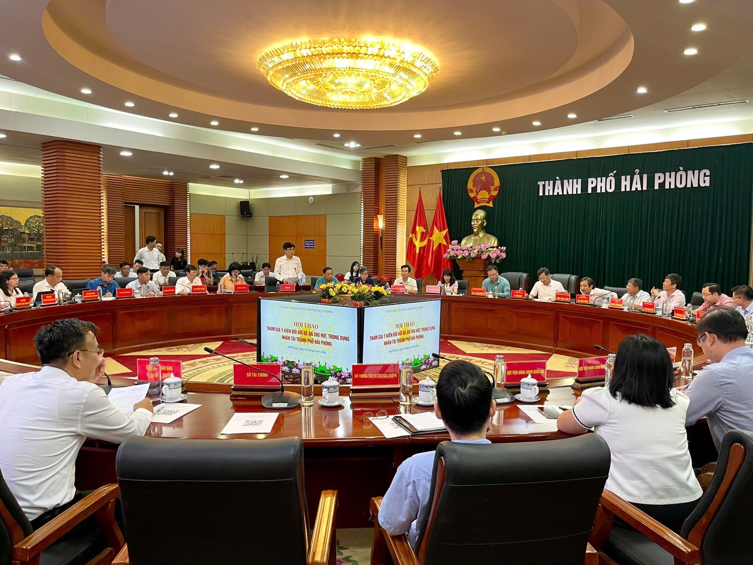 Hội thảo tham gia ý kiến đối với Đề án thu hút, trọng dụng nhân tài thành phố Hải Phòng. Ảnh: Cẩm Nhung