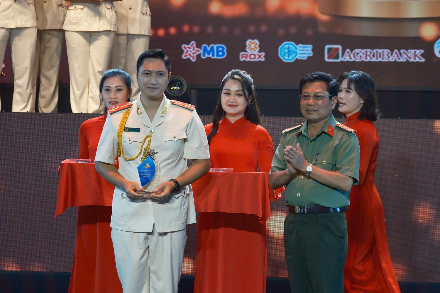 d46c77c69da125ff7cb0-9061-7295.jpg