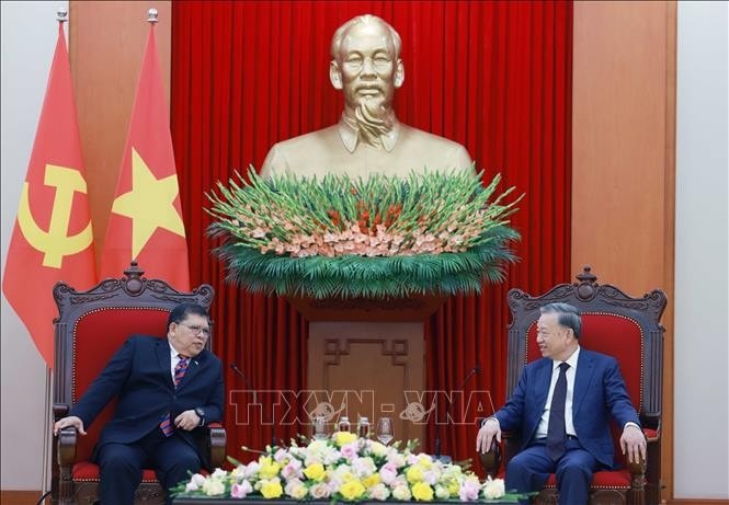 Tổng Bí thư Tô Lâm tiếp Chủ tịch Hạ viện Malaysia Tan Sri Dato’ Johari Bin Abdul. Ảnh: Thống Nhất/TTXVN