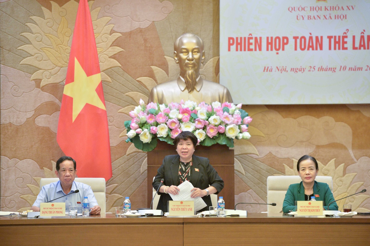 chu-nhiem-uy-ban-xa-hoi-nguyen-thuy-anh-phat-bieu-5387-3935.jpg