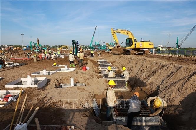 Công trường thi công dự án Trung tâm Hội chợ Triển lãm Quốc gia tại huyện Đông Anh, Hà Nội. Ảnh: Dương Giang/TTXVN