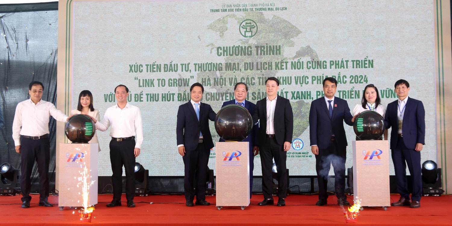Khai mạc triển lãm xúc tiến, giao thương về các giải pháp chuyển đổi sản xuất xanh trong nền kinh tế số. Ảnh: Thanh Bình