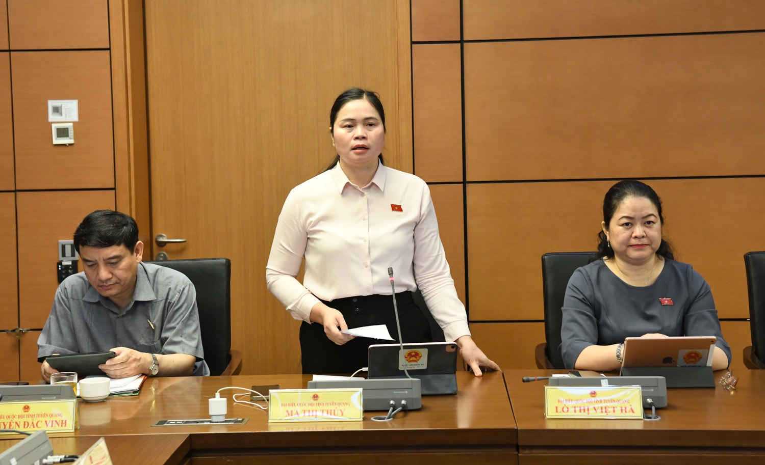 ĐBQH Ma Thị Thúy (Tuyên Quang) phát biểu. Ảnh: Lâm Hiển
