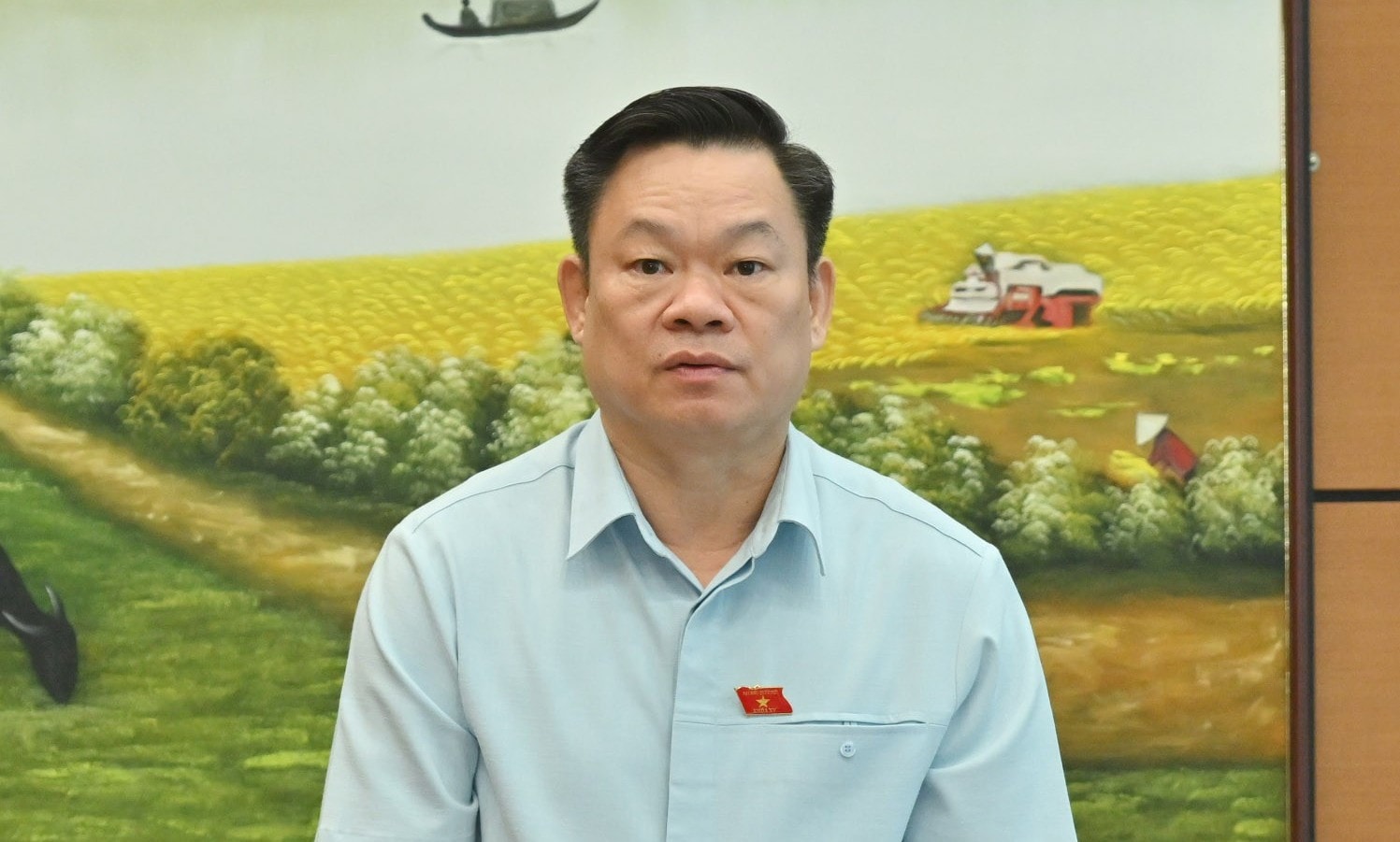 Trưởng Đoàn ĐBQH tỉnh Bắc Kạn Hoàng Duy Chinh điều hành phiên thảo luận Tổ 12. Ảnh: Quang Khánh